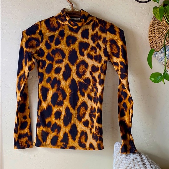 Leopard Turtleneck - Picture 2 of 5